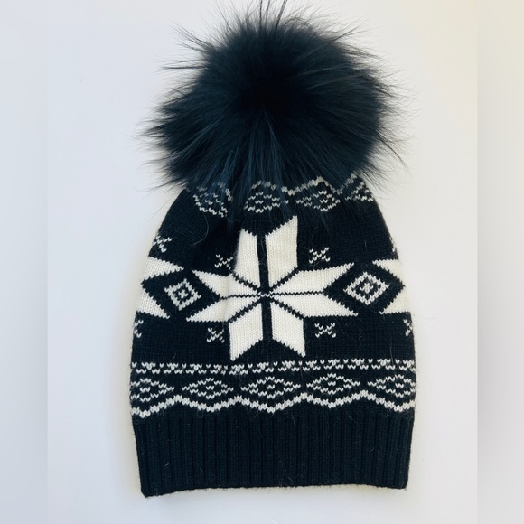 NWT Linda Richards Knit Nordic Black & White Snowflake Hat w/Genuine Fur Pom - Picture 5 of 5